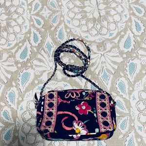 *EUC* VB Chain Strap Crossbody